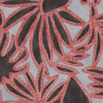 Behangpatroon Arte Botanis 57580 met een rood geborduurd bloemenmotief op een donkergrijze en lichtblauwe achtergrond.