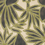 Behangpatroon Arte Botanis 57584 in de kleur Moss Vanilla met gestileerde groene bladeren op een beige en donkere achtergrond.