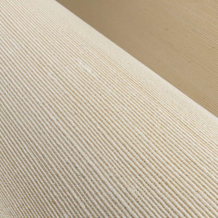 Detailopname van het beige, fijn geribbelde textuurpatroon van het Arte behang Boutique Agave 90533.