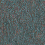 Abstract patroon van het Arte-behang Boutique Canyon 90554 met een structuur in blauwe en koperkleurige tinten.