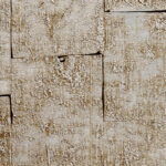 Beige Arte Boutique Gilded Heritage 90501 behang met een reliëfstructuur en een licht glanzende, verweerde uitstraling.
