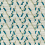 Gedetailleerd behangpatroon uit de Osmanthus-collectie van Arte met V-vormige penseelstreken in groen en blauw op een lichte achtergrond.