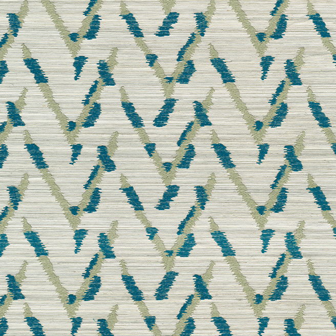 Gedetailleerd behangpatroon uit de Osmanthus-collectie van Arte met V-vormige penseelstreken in groen en blauw op een lichte achtergrond.