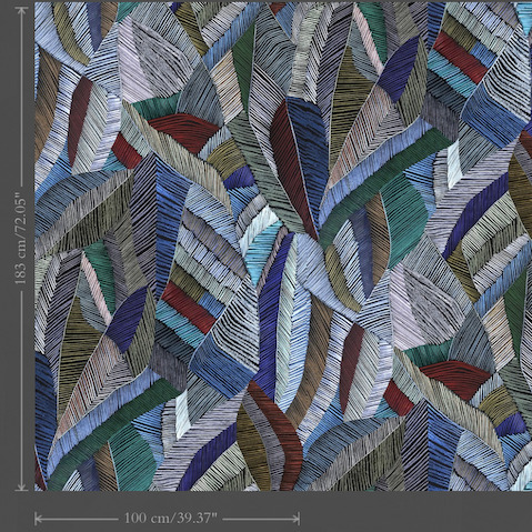 Abstract patroon van het Arte behang Chintz 73100 uit de Essentials Les Tricots collectie met kleurrijke, geborduurde blad- en veerstructuren.