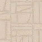 Beige Arte-behang uit de Essentials Costura Bojagi collectie met een textielachtig patchwork patroon.