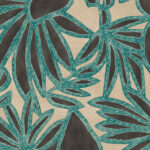 Beige en zwart Arte-behang uit de Essentials Costura Botanis collectie met turquoise geborduurde bladeren.