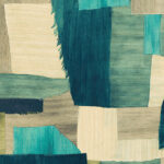 Abstracte patchwork-structuur van het Arte Essentials Costura Urban 57600 behang met overlappende textielvlakken in blauw-, groen- en beigetinten.