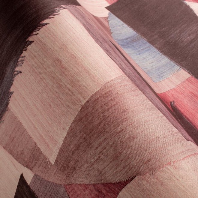Detailopname van Arte-behang uit de Essentials Costura Urban 57603 collectie met geweven textuureffect en abstract patroon in roze- en bruintinten.