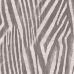 Grijs en beige Arte-behang uit de Essentials Travellers Damara 11121 collectie met een abstract zebrapatroon.
