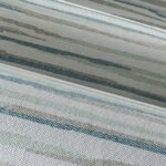 Detailopname van Arte-behang Essentials Travellers Horizon met horizontale geweven strepen in blauw, groen en beige.