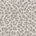 Grijsbeige Arte behang uit de Essentials Travellers collectie met een patroon dat doet denken aan dierenhuid.