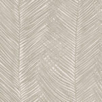 Beige behang met een patroon van gestileerde palmbladeren uit de Arte Essentials Travellers Talamanca 11041 collectie.