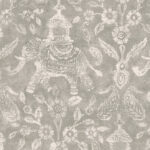 Decoratief behangpatroon uit de Arte Essentials Travellers Tantor 11083 collectie met een sierlijke olifant en florale motieven in reliëf.