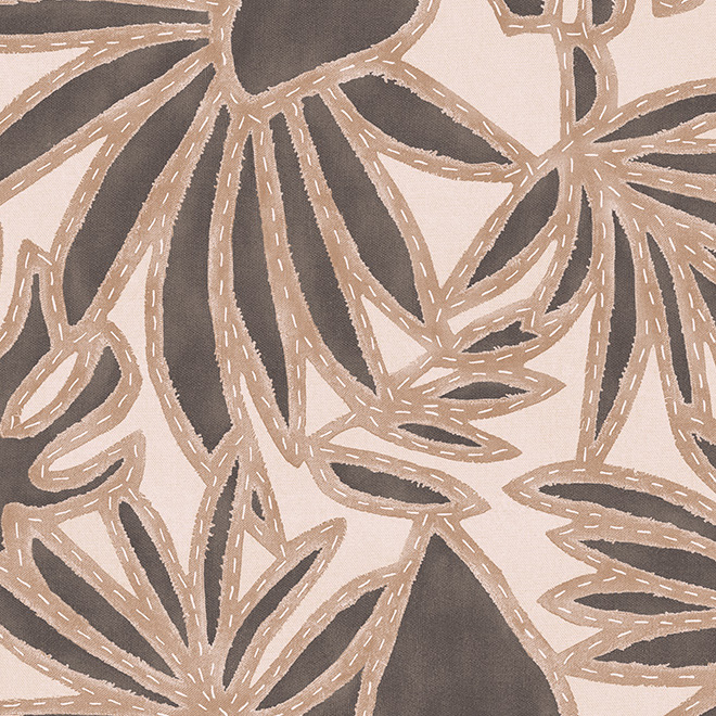 Beige botanisch stikselpatroon op een donkerbruine achtergrond van het Arte behang uit de Essentials Costura Botanis collectie.