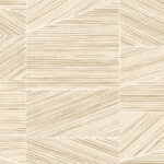 Beige Arte-behang uit de Essentials Totem Infinity-collectie met een geometrisch patroon van fijne, horizontale lijnen.