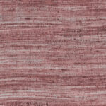 Roze Arte-behang uit de Expedition Eri-collectie met een horizontaal geweven textuurpatroon.