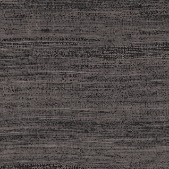 Donkergrijs Arte-behang uit de Expedition Tasar-collectie met een subtiel textielachtig patroon van horizontale lijnen.