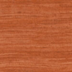 Textuur van Arte behang Expedition Tasar 72036 in een warme roestbruine tint met organisch ogend patroon.