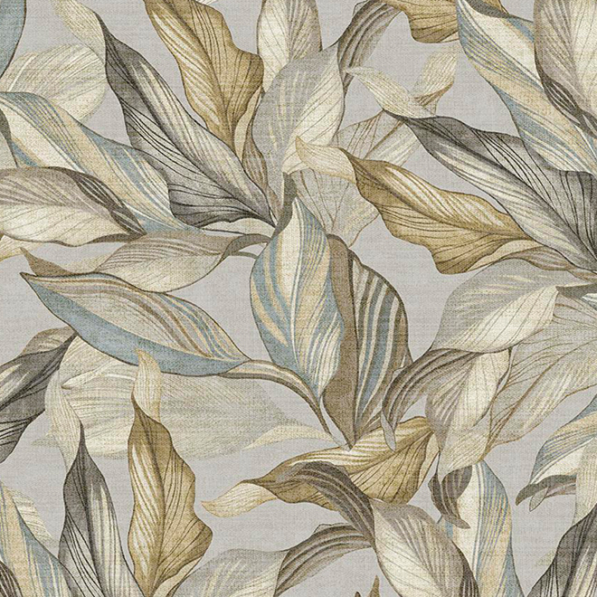 Behang met een patroon van grote, gestileerde bladeren in aardetinten en blauwgrijs op een neutrale achtergrond.
