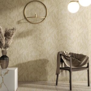 Moderne zithoek met Arte behang JV800 Tierra Nevada 6621 in een subtiel bladpatroon.