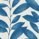 Blauw bladmotief op lichtbeige achtergrond uit het Arte behang Joy 21 Blooming Marvellous.