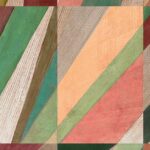 Abstracte close-up van Arte behang Joy Print Charming in multicolor met diagonale banen in groene, roze, oranje en houtnerfstructuren.