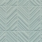 Licht aqua-kleurig Arte behang met een reliëf patroon van schuine lijnen in geometrische vormen uit de Kanso Iki collectie.