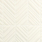 Lichtbeige Arte-behang Kanso Iki 72513 met een geometrisch reliëfpatroon van diagonale lijnen.