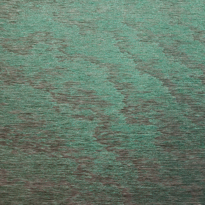 Groen Arte-behang met een subtiel golvend moiré-patroon uit de Kharga-collectie.