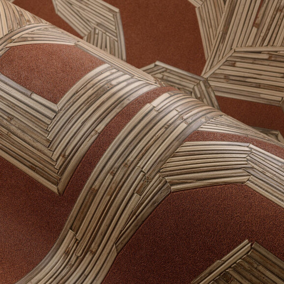 Detail van Arte-behang Lanai Kailua 81500 met een geometrisch patroon van houtstructuur op een warme, roodbruine achtergrond.