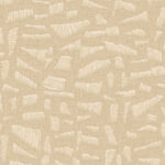 Beige Arte behang uit de Lanai Kona 81564 collectie met een organisch reliëfpatroon van abstracte, geborstelde vormen.