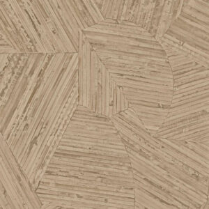 Beige Arte-behang uit de Lanai Mauna 81518 collectie met een geometrisch patroon van houtstructuur en schuine lijnen.