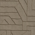 Beige Arte-behang uit de Le Couturier La Dérive collectie met abstract patroon van verhoogde lijnen.