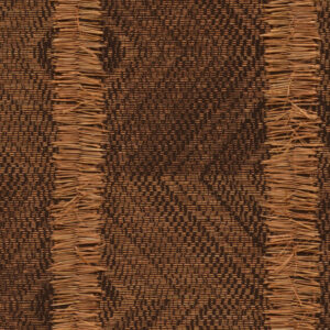 Bruin Arte-behang La Dérive 58510 Caramel met geweven textuur en verticale franjes.