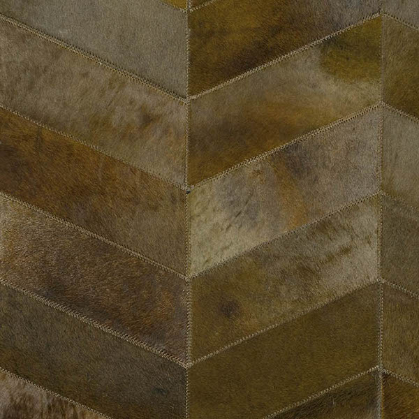 Detail van Arte behang uit de Les Cuirs collectie met een visgraatpatroon van bruingroen leer.