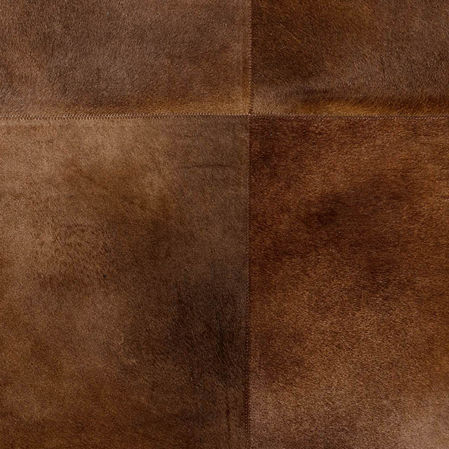 Close-up van het Arte-behang Les Cuirs Rectangle 33510 met een lederlook in warme bruintinten.