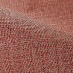Detail van het Arte Nongo behang uit de Gitane collectie met een geweven textuur in rood- en bruintinten.