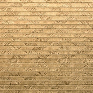 Goudkleurig Arte-behang Papyrus met horizontale, textuurrijke strepen en een subtiel patroon.