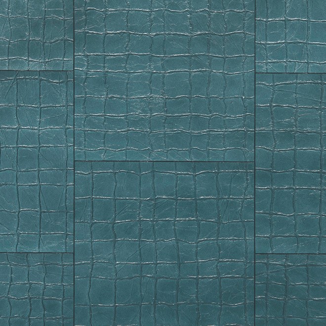 Grijsblauw Arte Tenere 74023 behang met een gestructureerd patroon dat lijkt op krokodillenleer.