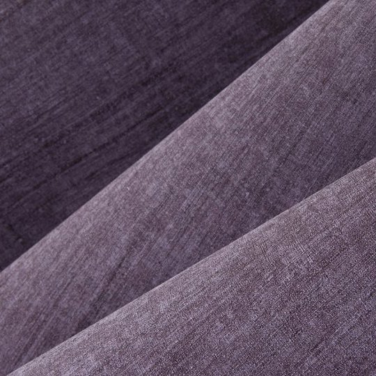 Close-up van paars Arte Textura Canvas 24505 behang met een textielachtige structuur.