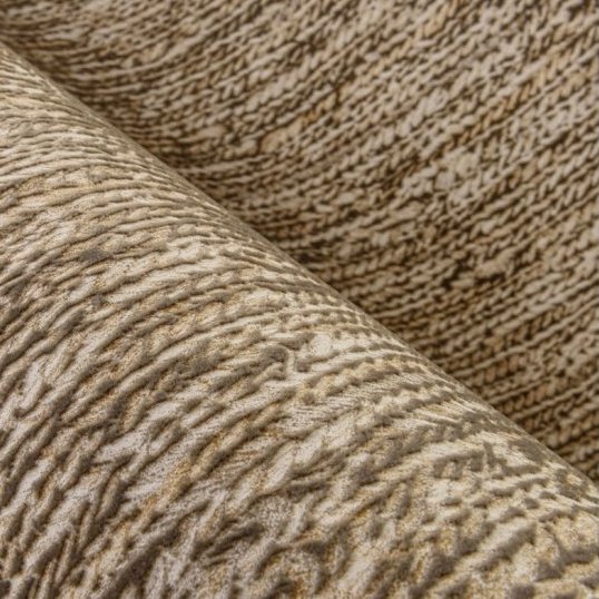 Detailopname van Arte-behang Tresse 48051 in sepia met een textuur geïnspireerd op gevlochten natuurlijke vezels.