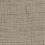 Beige behang met een natuurlijke, onregelmatige textuur van wilde ghicha-zijde uit de Arte Wild Silk collectie.