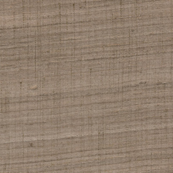 Beige behang met een natuurlijke, grove textuur van Ghicha-wildzijde uit de Arte WildSilk-collectie.
