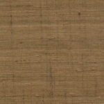 Bruin behang met natuurlijke textuur van wilde zijde uit de Arte WildSilk GhichaSilk collectie.
