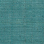Groenblauw Arte-behang van ruwe Ghicha-zijde met een subtiele textuur en natuurlijke vezelstructuur.