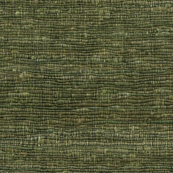 Groen gestructureerd behang met een zijdeachtige textuur uit de Arte Wild Silk Katia Silk collectie in de kleur Artichoke.