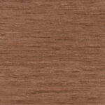 Close-up van het Arte behang Wild Silk Pure Silk 86527 in een warme, gemêleerde bruine tint met subtiele textuur.
