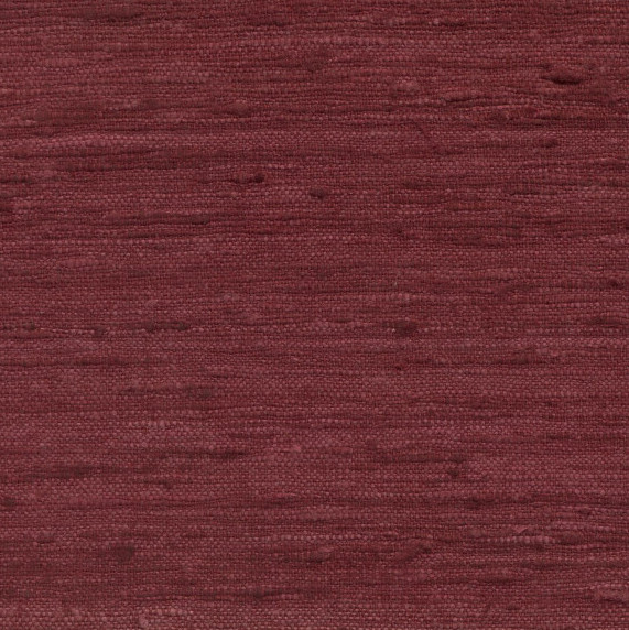 Roodpaars Arte-behang uit de Wild Silk-collectie met een pure zijde-look en fijne textuur.