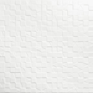 Witte wandtegel met een reliëf van geometrische vierkanten uit de Babylon Adobe 97030 collectie.