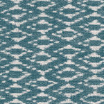 Decoratief behangpatroon uit de Essentials Travellers Calanco 11021 collectie met abstracte, geometrische vormen in groen en wit.